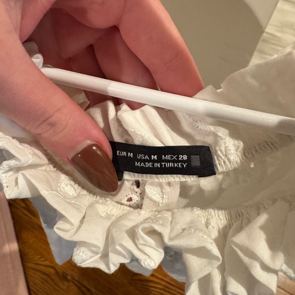 Zara White Dressy Shirt Size Medium (off the shoulder) - Picture 4 of 4